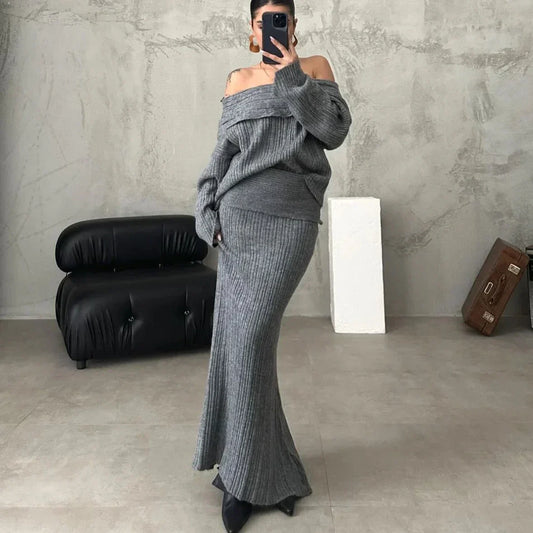 Elegante conjunto de jersey sin hombros y falda de punto ceñida, perfecto para un look sofisticado y femenino