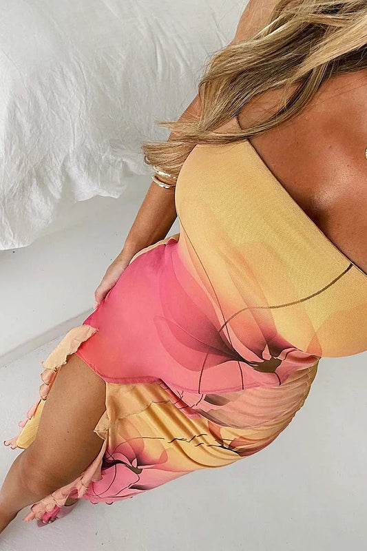 Renata - Vestido Strapless Ajustado con Abertura Alta y Estampado Asimétrico