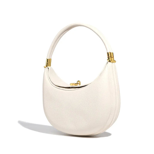 Bolso tipo media luna de piel vegana con herrajes dorados - Yuna