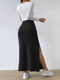 Falda de punto con abertura lateral cómoda y refinada, ideal para un look casual y moderno