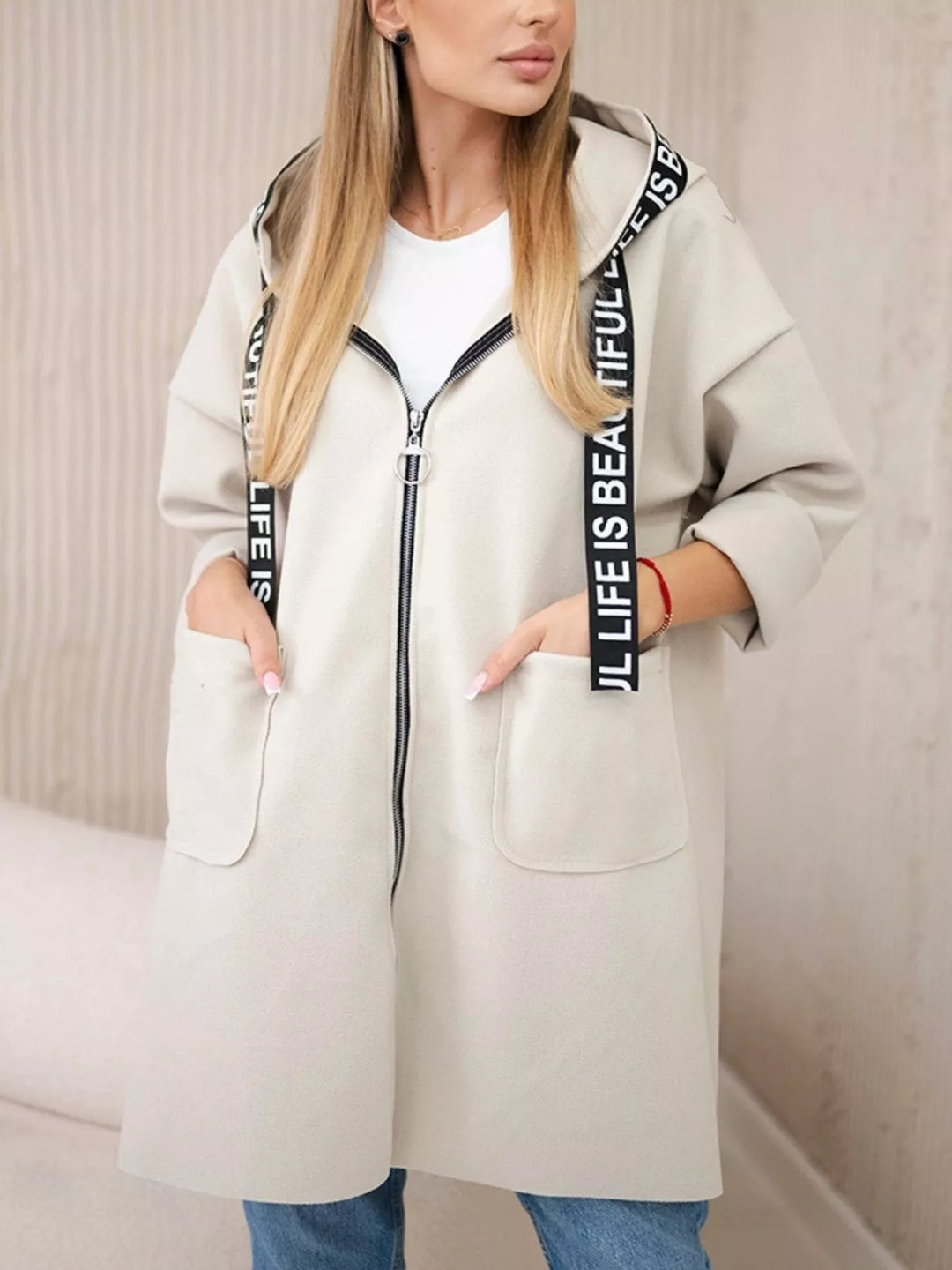 Abrigo con capucha moderna para mujer - Nelya