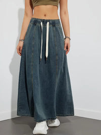 Falda vaquera larga con cordón ajustable, cómoda y versátil perfecta para un look casual y trendy
