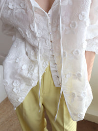 Sophie - Blusa oversize con bordado floral semitransparente