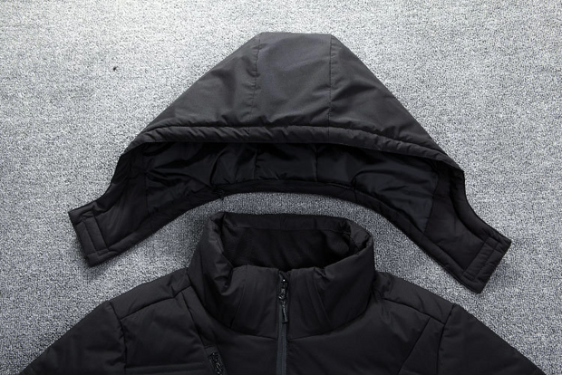 Chaqueta acolchada con capucha y diseño urbano - Narel