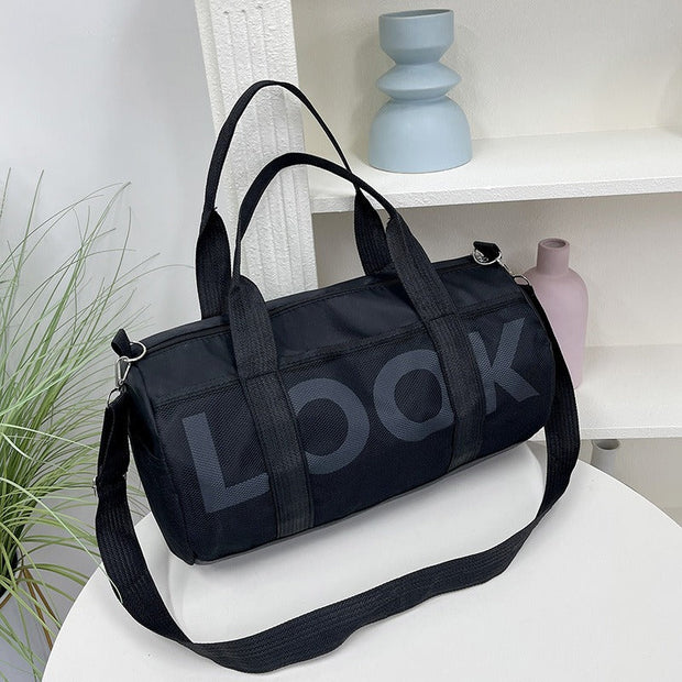 Bolso deportivo para mujer con compartimento independiente y diseño cilíndrico - Lía