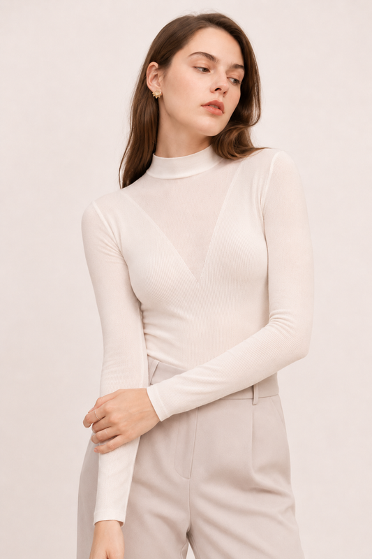 Camiseta de manga larga ajustada con cuello alto corto y detalle en V - Mila