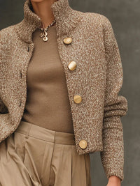 Cárdigan elegante con cuello alto y botones - Kissa