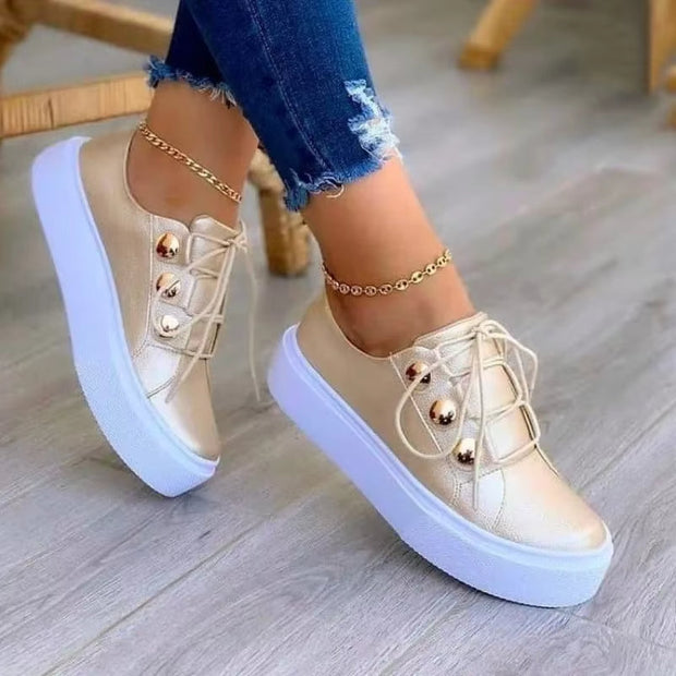 Zapatillas de plataforma para mujer acabado brillante con detalles metálicos - Alma