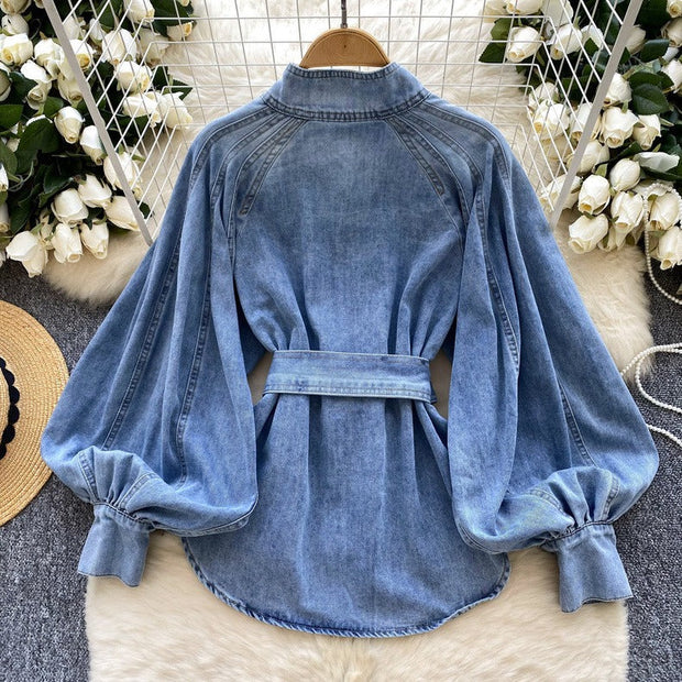 Blusa de mujer denim con mangas abullonadas y cinturón - Elara