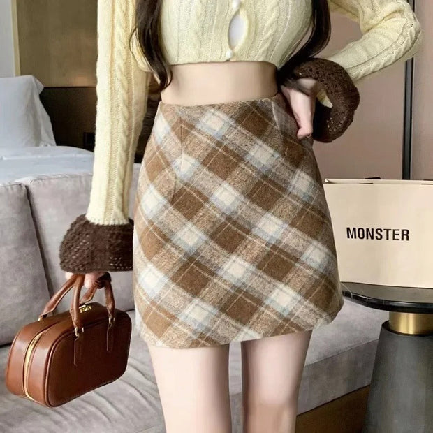 Cálida y elegante minifalda de lana a cuadros de estilo vintage, perfecta para un look clásico y moderno para el frío